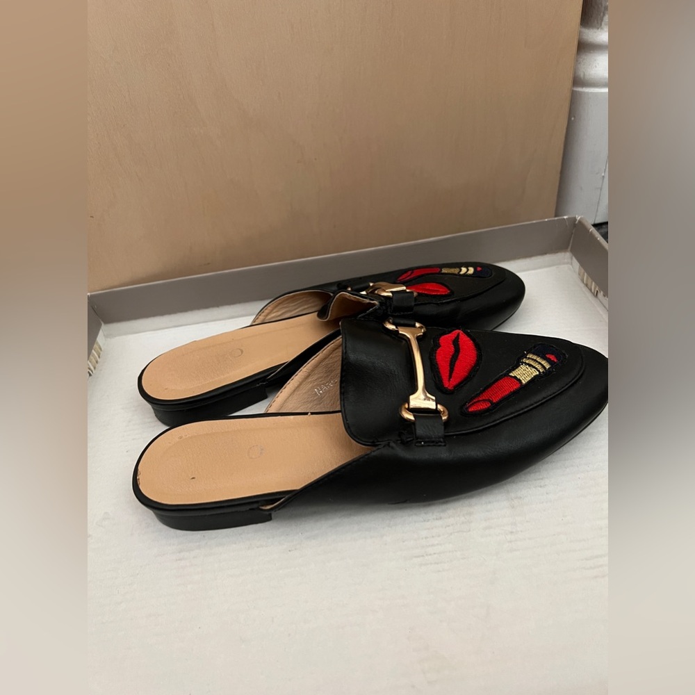 Black Loafer Slides With Patch Design - image 2